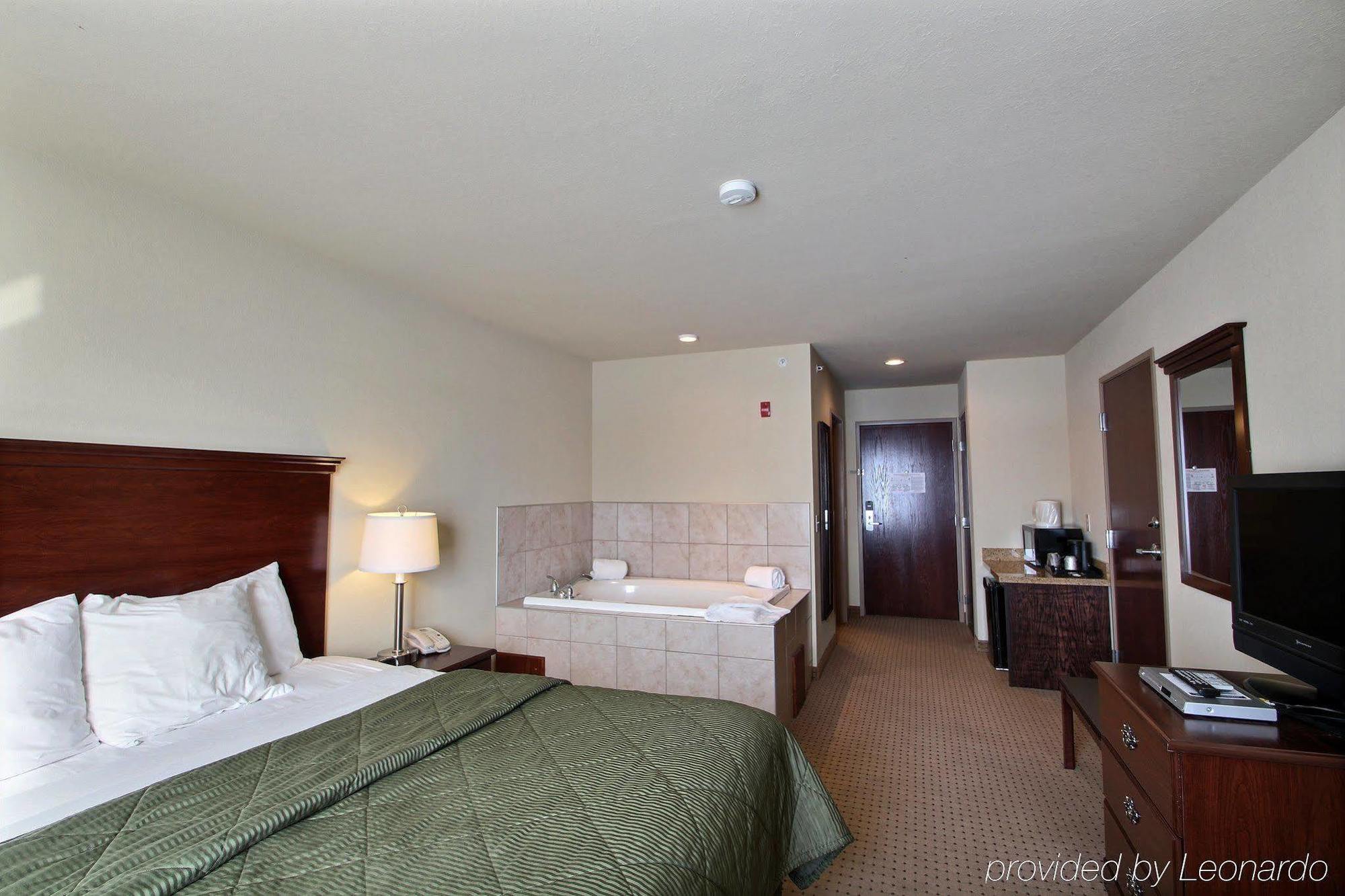 Cobblestone Inn&Suites - Clintonville Esterno foto