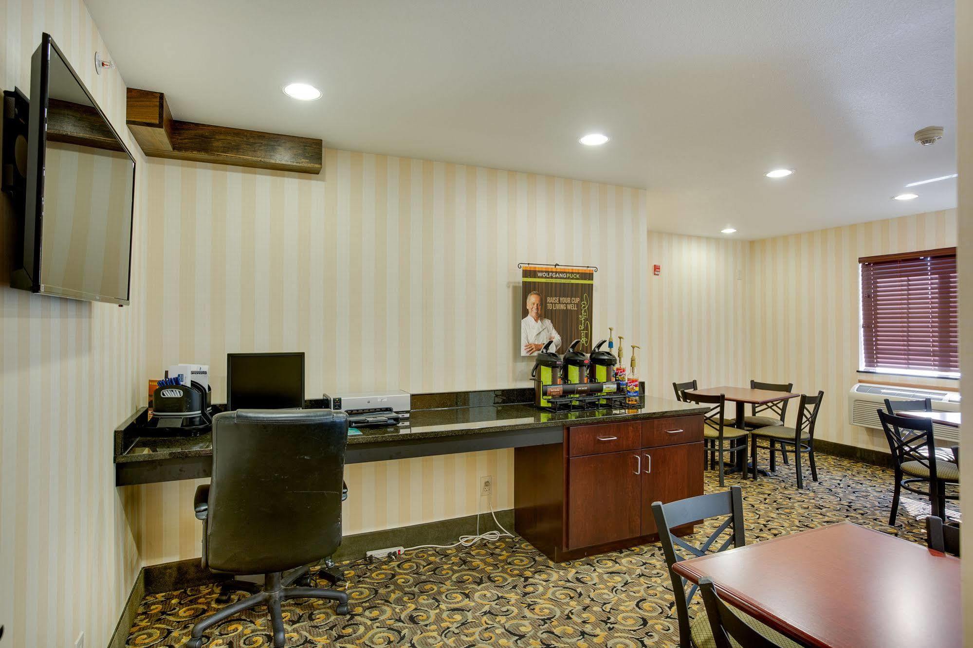 Cobblestone Inn&Suites - Clintonville Esterno foto